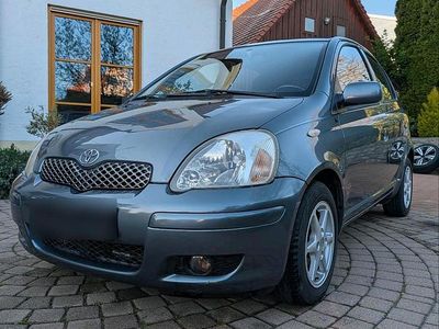 Usata Toyota Yaris 87 CV (63 kW) 2005 Grigio Utilitaria