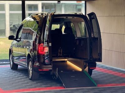 Braun Gebraucht 2018 VW Caddy Maxi Highline Van / Kleinbus | 26.900 €