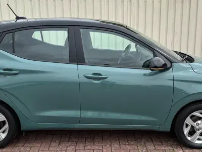 Gebraucht Hyundai i10 Trend 84 PS (61 kW) 2023 Grün Kleinwagen