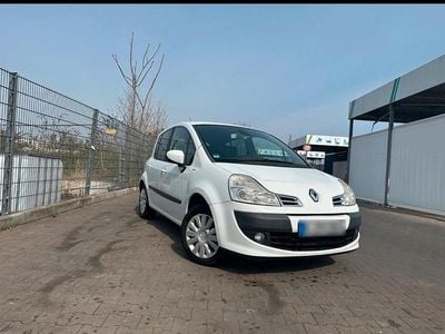 Usado Renault Modus 107 CV (78 kW) 2012 Blanco Monovolumen