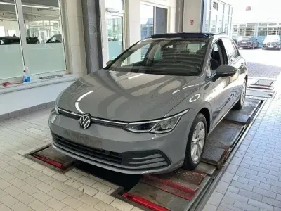 Gebraucht VW Golf VIII Life 150 PS (110 kW) 2023 Grau Limousine
