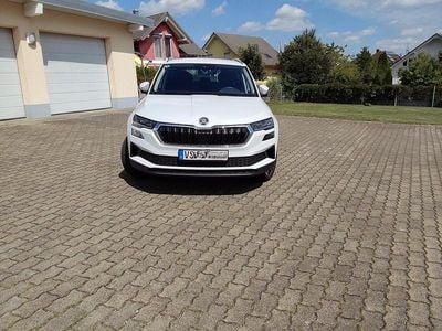 Weiß Gebraucht 2024 Skoda Karoq Selection SUV | 32.900 € (Guter Preis)