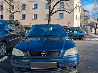 Schwarz Gebraucht 2002 Opel Astra Limousine | 700 € (Guter Preis)