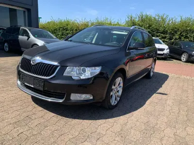 Gebraucht Skoda Superb Ambition 140 PS (102 kW) 2012 Schwarzmagic perleffekt (metallic) Kombi