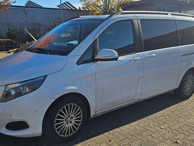 Mercedes V220