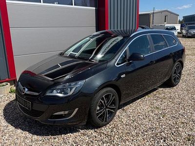 Usata Opel Astra Exklusiv 165 CV (121 kW) 2014 Nero Station wagon