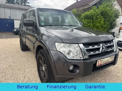 Gebraucht Mitsubishi Pajero Inform 200 PS (147 kW) 2012 Grau SUV