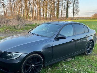 Gebraucht BMW 320 150 PS (110 kW) 2007 Grau Limousine