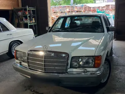 Gebraucht Mercedes 500 223 PS (164 kW) 1987 Weiß Limousine