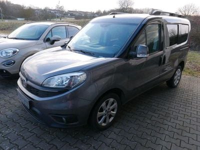 Grau Gebraucht 2015 Fiat Doblò Lounge Van / Kleinbus | 8.999 € (Etwas zu teuer)