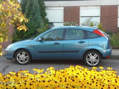 Gebraucht Ford Focus Futura 177 PS (130 kW) 2000 Blau metallic Limousine