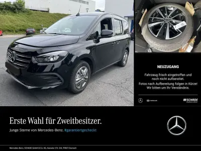 Gebraucht Mercedes T180 Progressive 116 PS (85 kW) 2024 Schwarz Van / Kleinbus
