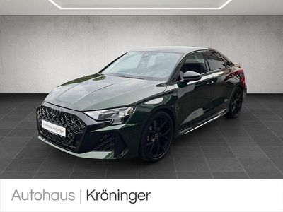 Neu Audi RS3 Comfort 400 PS (294 kW) 2025 Grün Limousine