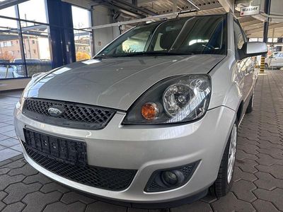 Silber Gebraucht 2007 Ford Fiesta Limousine | 2.850 €