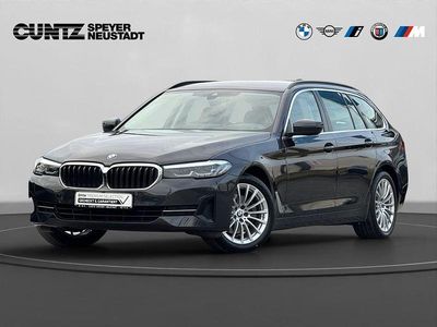 Gebraucht BMW 520 190 PS (139 kW) 2022 Sophistograu brillanteffekt Kombi