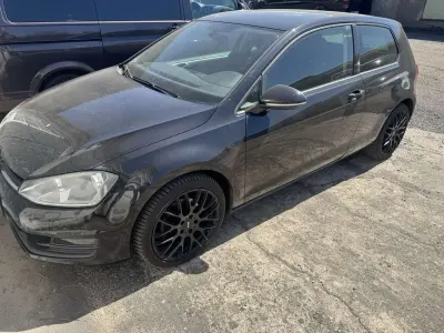Gebraucht VW Golf VII Trendline 105 PS (77 kW) 2013 Schwarz Limousine