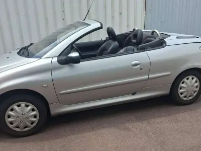 Gebraucht Peugeot 206 CC 120 PS (88 kW) 2003 Silber Cabrio