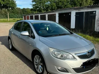 Gebraucht Opel Astra 116 PS (85 kW) 2012 Silber Limousine