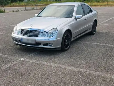 Gebraucht Mercedes E220 150 PS (110 kW) 2005 Silber Limousine