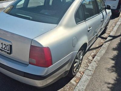 Gebraucht VW Passat Basis 101 PS (74 kW) 1998 Schwarz Limousine