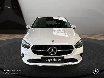 Gebraucht Mercedes B200 Progressive 163 PS (119 kW) 2025 Weiß Van / Kleinbus