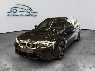 Gebraucht BMW 330 M Sport 245 PS (180 kW) 2025 Saphirschwarz Kombi