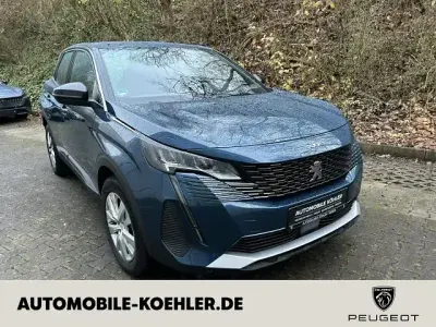 Gebraucht Peugeot 3008 Active 131 PS (96 kW) 2023 Lackierung blau celebes/metall SUV