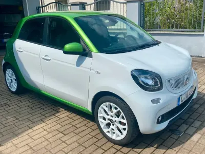 Używany Smart ForFour Electric Drive 60 kW (82 KM) 2017 Biały Hatchback