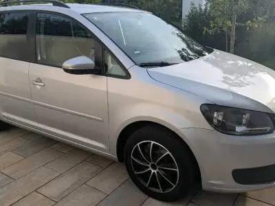 Gebraucht VW Touran Comfortline 140 PS (102 kW) 2013 Silber Van / Kleinbus