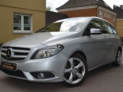 Gebraucht Mercedes B180 122 PS (89 kW) 2012 Silber Van / Kleinbus