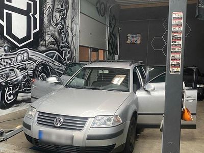 Second-hand VW Passat 131 CP (96 kW) 2004 Argintiu Break