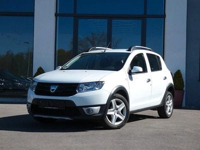 Gebraucht Dacia Sandero Stepway 90 PS (66 kW) 2015 Weiß Limousine