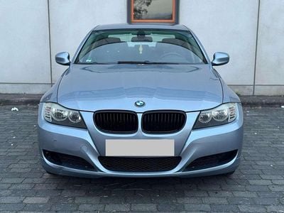 Gebraucht BMW 318 129 PS (94 kW) 2009 Blau Limousine