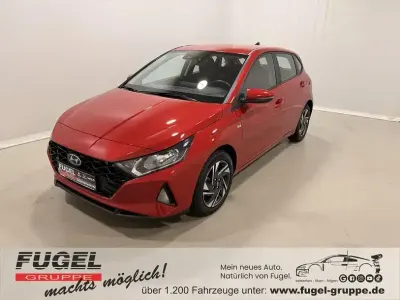 Gebraucht Hyundai i20 Trend 101 PS (74 kW) 2024 Dragon red / mic Kleinwagen