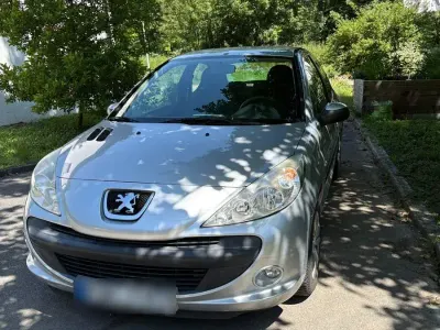 Gebraucht Peugeot 206+ 75 PS (55 kW) 2009 Silber Kleinwagen