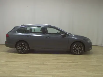 Second-hand VW Golf VIII Active 116 CP (85 kW) 2023 Gri Break