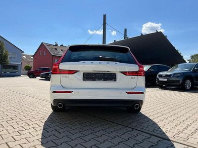 Gebraucht Volvo V60 Momentum 197 PS (144 kW) 2020 Ice withe solid weiß Kombi
