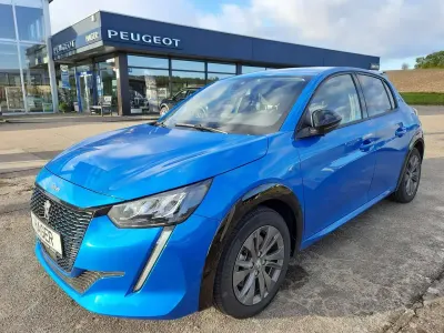 Gebraucht Peugeot e-208 Allure 100 kW (136 PS) 2023 Vertigoblau perleffekt Kleinwagen