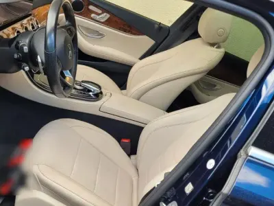 Gebraucht Mercedes E220 194 PS (142 kW) 2018 Blau Kombi