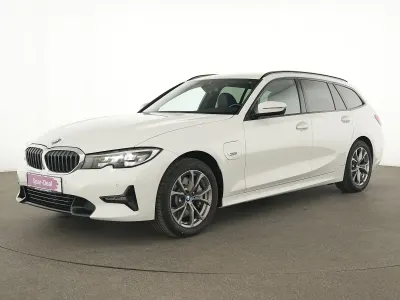 Używany BMW 330e Sport Line 252 KM (185 kW) 2022 Biały Sedan/Limuzyna