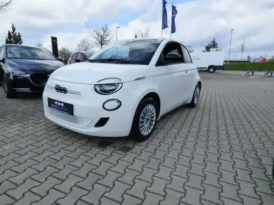 Neu Fiat 500e Red 86 kW (118 PS) 2025 Colore esterno (arktis weiß) Kleinwagen