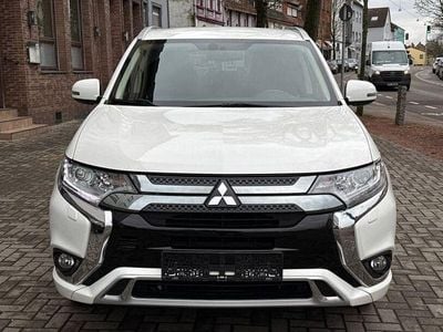 Gebraucht Mitsubishi Outlander P-HEV 224 PS (164 kW) 2020 Weiß SUV