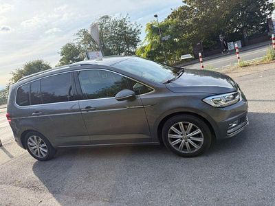 Grau Gebraucht 2016 VW Touran Highline Van / Kleinbus | 15.400 € (Teuer)