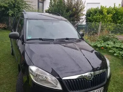 Gebraucht Skoda Roomster Active 69 PS (50 kW) 2014 Schwarz Van / Kleinbus