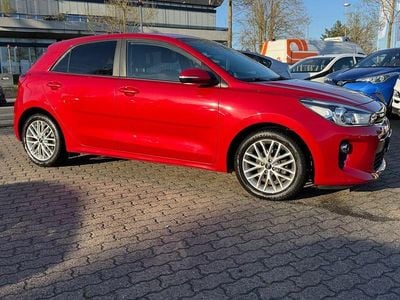 Gebraucht Kia Rio DREAM-TEAM Edition 84 PS (61 kW) 2017 Rot Limousine