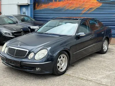 Gebraucht Mercedes E220 Avantgarde 150 PS (110 kW) 2003 Blau Limousine