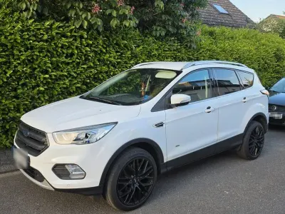 Gebraucht Ford Kuga 182 PS (133 kW) 2017 Weiß SUV