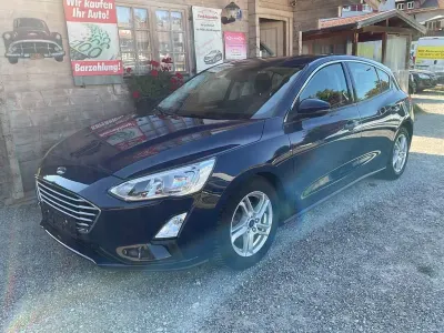 Gebraucht Ford Focus Cool & Connect 125 PS (91 kW) 2018 Blau Limousine