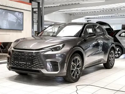 Neu Lexus LBX 136 PS (100 kW) 2026 Grau SUV