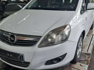 Gebraucht Opel Zafira Edition 150 PS (110 kW) 2010 Weiß Van / Kleinbus